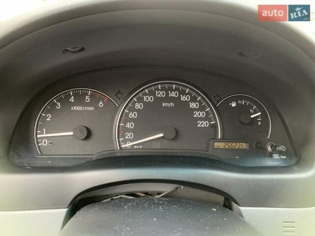 Серый Тойота Авенсис Версо, объемом двигателя 2 л и пробегом 256 тыс. км за 5500 $, фото 17 на Automoto.ua