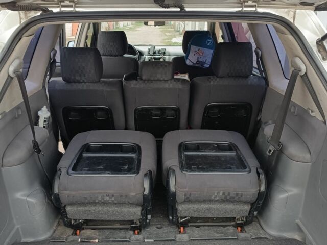 Сірий Тойота Авенсіс Версо, об'ємом двигуна 2 л та пробігом 388 тис. км за 5200 $, фото 11 на Automoto.ua