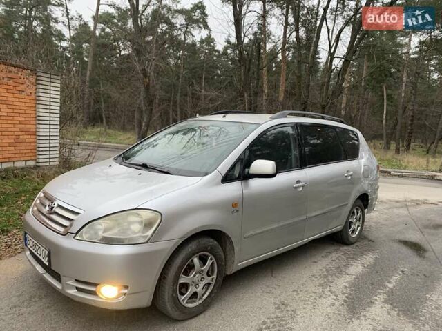 Серый Тойота Авенсис Версо, объемом двигателя 2 л и пробегом 267 тыс. км за 3880 $, фото 9 на Automoto.ua