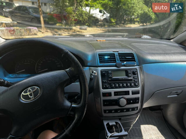 Серый Тойота Авенсис Версо, объемом двигателя 2 л и пробегом 226 тыс. км за 6500 $, фото 6 на Automoto.ua