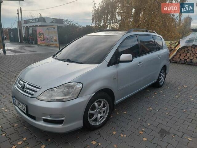 Серый Тойота Авенсис Версо, объемом двигателя 2 л и пробегом 273 тыс. км за 5700 $, фото 12 на Automoto.ua