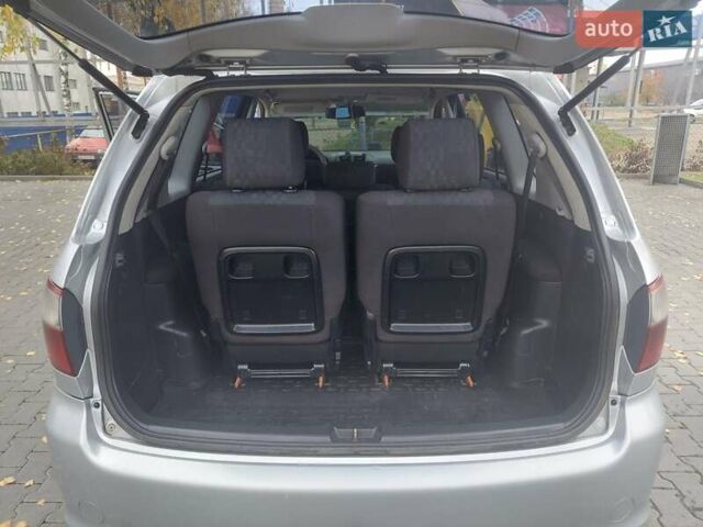 Серый Тойота Авенсис Версо, объемом двигателя 2 л и пробегом 273 тыс. км за 5700 $, фото 5 на Automoto.ua