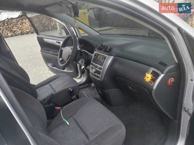 Серый Тойота Авенсис Версо, объемом двигателя 2 л и пробегом 273 тыс. км за 5700 $, фото 7 на Automoto.ua