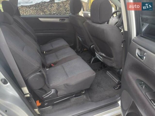 Серый Тойота Авенсис Версо, объемом двигателя 2 л и пробегом 273 тыс. км за 5700 $, фото 8 на Automoto.ua