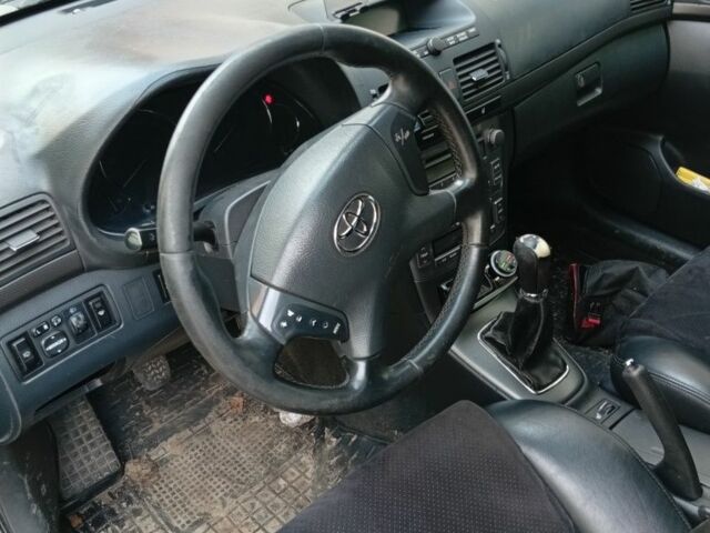 Серый Тойота Авенсис Версо, объемом двигателя 2 л и пробегом 407 тыс. км за 1903 $, фото 3 на Automoto.ua