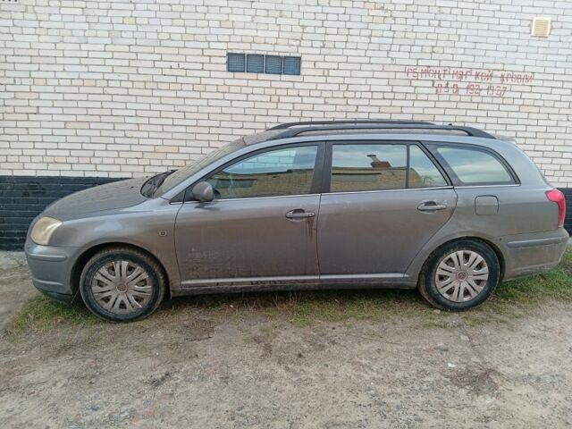 Серый Тойота Авенсис Версо, объемом двигателя 2 л и пробегом 407 тыс. км за 1903 $, фото 1 на Automoto.ua