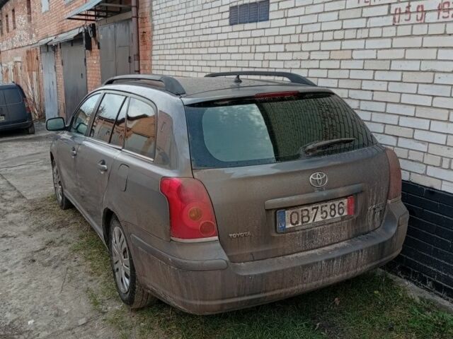 Серый Тойота Авенсис Версо, объемом двигателя 2 л и пробегом 407 тыс. км за 1903 $, фото 2 на Automoto.ua