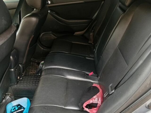 Серый Тойота Авенсис Версо, объемом двигателя 2 л и пробегом 407 тыс. км за 1903 $, фото 5 на Automoto.ua