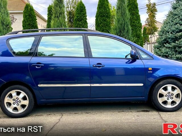 Синий Тойота Авенсис Версо, объемом двигателя 2 л и пробегом 230 тыс. км за 4999 $, фото 2 на Automoto.ua