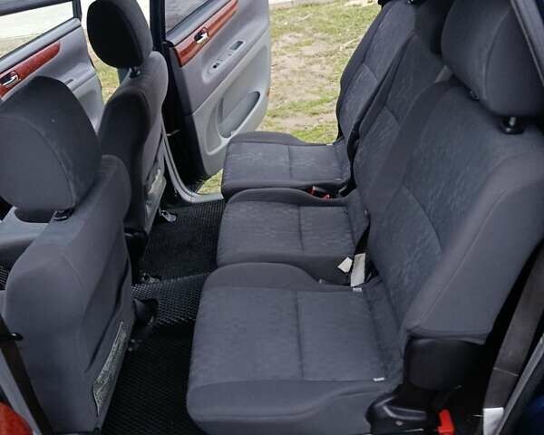 Синій Тойота Авенсіс Версо, об'ємом двигуна 2 л та пробігом 285 тис. км за 5900 $, фото 20 на Automoto.ua