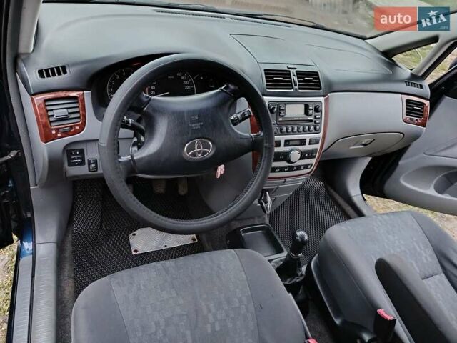 Синій Тойота Авенсіс Версо, об'ємом двигуна 2 л та пробігом 285 тис. км за 5900 $, фото 13 на Automoto.ua