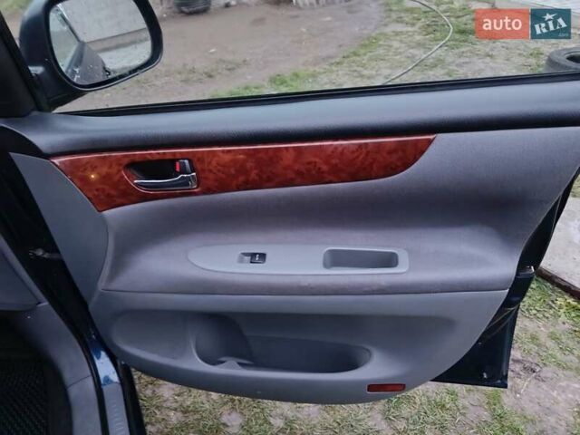 Синій Тойота Авенсіс Версо, об'ємом двигуна 2 л та пробігом 285 тис. км за 5900 $, фото 23 на Automoto.ua