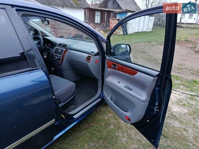 Синій Тойота Авенсіс Версо, об'ємом двигуна 2 л та пробігом 285 тис. км за 5900 $, фото 21 на Automoto.ua