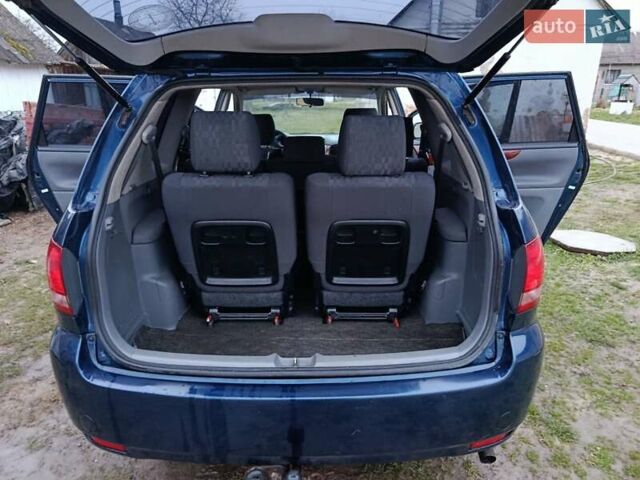 Синій Тойота Авенсіс Версо, об'ємом двигуна 2 л та пробігом 285 тис. км за 5900 $, фото 28 на Automoto.ua