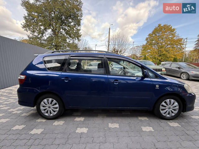 Синий Тойота Авенсис Версо, объемом двигателя 2 л и пробегом 373 тыс. км за 3650 $, фото 3 на Automoto.ua