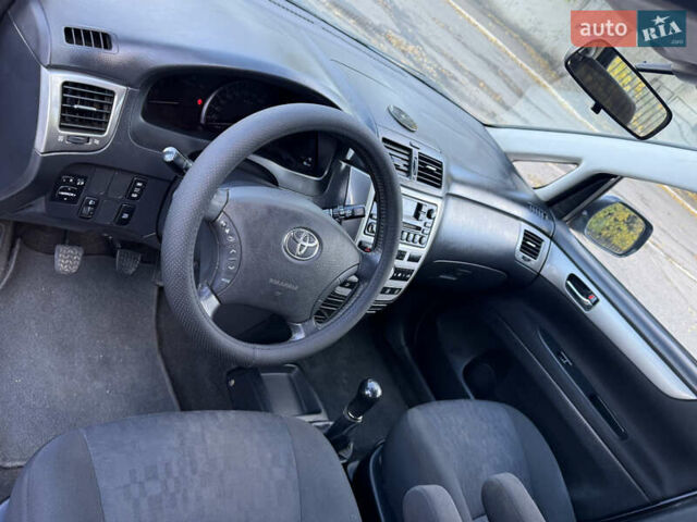 Синий Тойота Авенсис Версо, объемом двигателя 2 л и пробегом 336 тыс. км за 5350 $, фото 12 на Automoto.ua