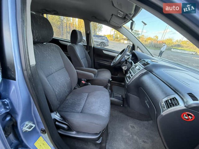 Синий Тойота Авенсис Версо, объемом двигателя 2 л и пробегом 336 тыс. км за 5350 $, фото 5 на Automoto.ua