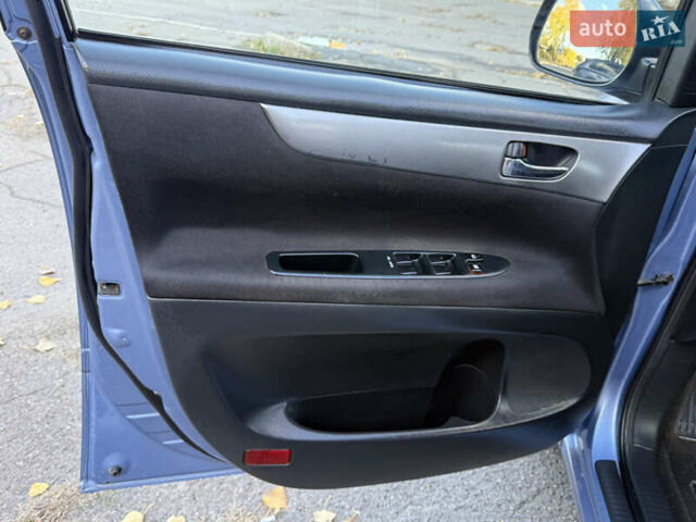 Синий Тойота Авенсис Версо, объемом двигателя 2 л и пробегом 336 тыс. км за 5350 $, фото 11 на Automoto.ua