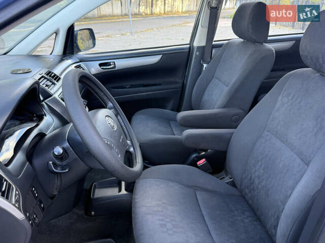 Синий Тойота Авенсис Версо, объемом двигателя 2 л и пробегом 336 тыс. км за 5350 $, фото 17 на Automoto.ua