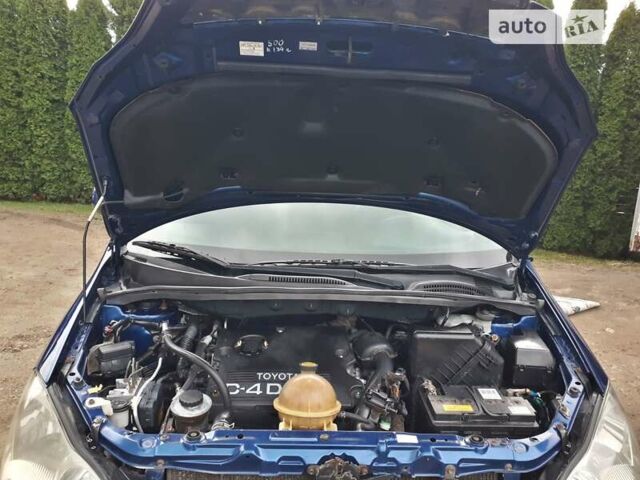 Синий Тойота Авенсис Версо, объемом двигателя 2 л и пробегом 340 тыс. км за 5555 $, фото 21 на Automoto.ua