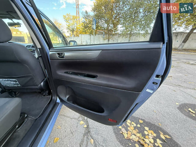 Синий Тойота Авенсис Версо, объемом двигателя 2 л и пробегом 336 тыс. км за 5350 $, фото 4 на Automoto.ua