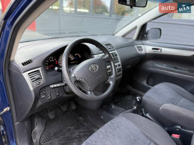 Синий Тойота Авенсис Версо, объемом двигателя 2 л и пробегом 373 тыс. км за 3650 $, фото 10 на Automoto.ua