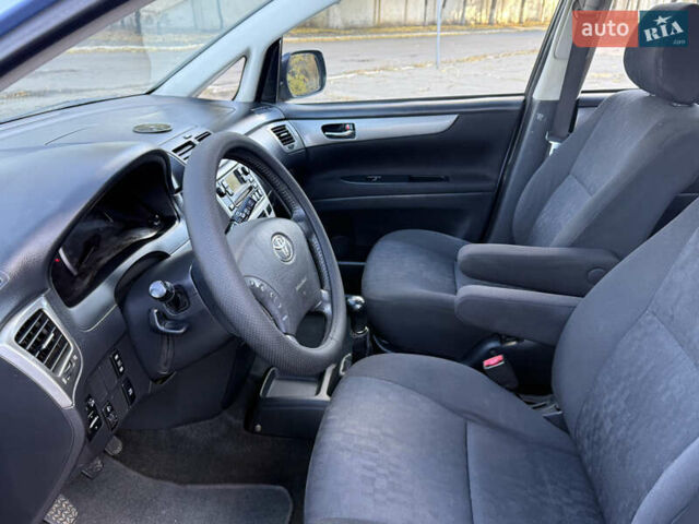 Синий Тойота Авенсис Версо, объемом двигателя 2 л и пробегом 336 тыс. км за 5350 $, фото 16 на Automoto.ua