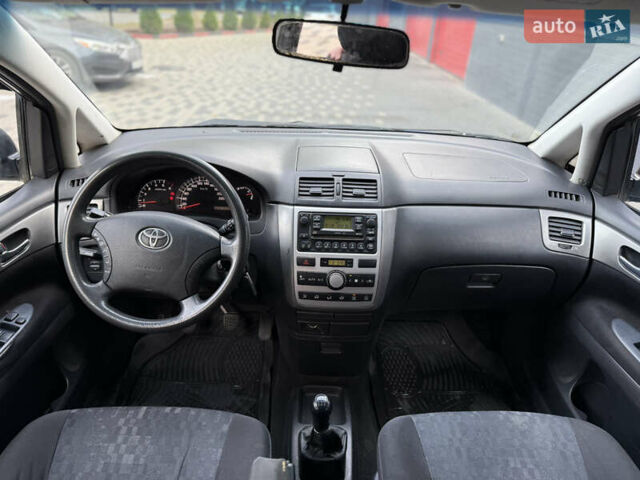Синий Тойота Авенсис Версо, объемом двигателя 2 л и пробегом 373 тыс. км за 3650 $, фото 13 на Automoto.ua