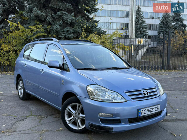 Синий Тойота Авенсис Версо, объемом двигателя 2 л и пробегом 336 тыс. км за 5350 $, фото 7 на Automoto.ua