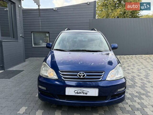Синий Тойота Авенсис Версо, объемом двигателя 2 л и пробегом 373 тыс. км за 3650 $, фото 1 на Automoto.ua