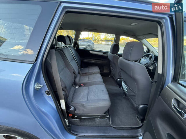 Синий Тойота Авенсис Версо, объемом двигателя 2 л и пробегом 336 тыс. км за 5350 $, фото 3 на Automoto.ua