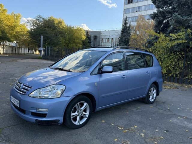 Синий Тойота Авенсис Версо, объемом двигателя 2 л и пробегом 336 тыс. км за 5350 $, фото 6 на Automoto.ua
