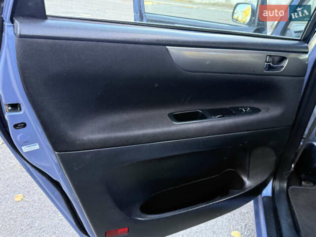 Синий Тойота Авенсис Версо, объемом двигателя 2 л и пробегом 336 тыс. км за 5350 $, фото 9 на Automoto.ua