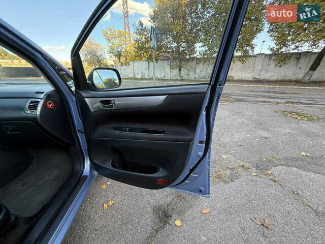 Синий Тойота Авенсис Версо, объемом двигателя 2 л и пробегом 336 тыс. км за 5350 $, фото 6 на Automoto.ua