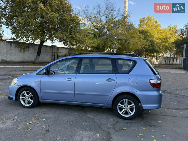 Синий Тойота Авенсис Версо, объемом двигателя 2 л и пробегом 336 тыс. км за 5350 $, фото 14 на Automoto.ua