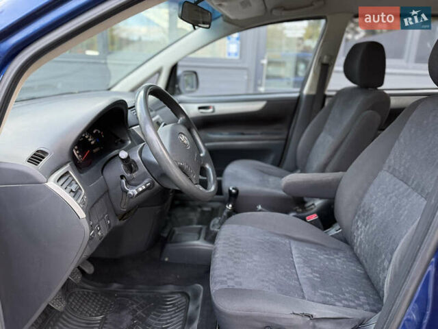 Синий Тойота Авенсис Версо, объемом двигателя 2 л и пробегом 373 тыс. км за 3650 $, фото 9 на Automoto.ua