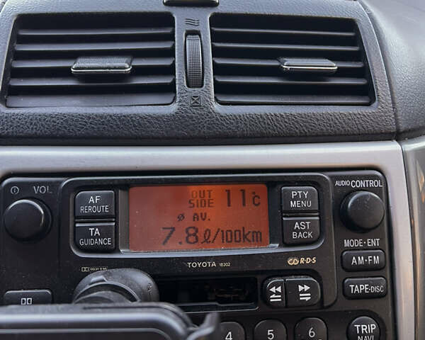 Зеленый Тойота Авенсис Версо, объемом двигателя 2 л и пробегом 330 тыс. км за 4950 $, фото 7 на Automoto.ua