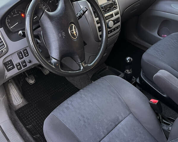 Зеленый Тойота Авенсис Версо, объемом двигателя 2 л и пробегом 330 тыс. км за 4950 $, фото 8 на Automoto.ua