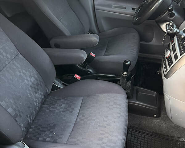 Зеленый Тойота Авенсис Версо, объемом двигателя 2 л и пробегом 330 тыс. км за 4950 $, фото 14 на Automoto.ua