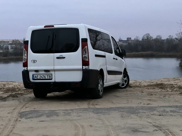 Білий Тойота Авенсіс, об'ємом двигуна 2 л та пробігом 244 тис. км за 7800 $, фото 5 на Automoto.ua