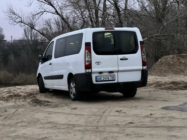 Білий Тойота Авенсіс, об'ємом двигуна 2 л та пробігом 244 тис. км за 7800 $, фото 4 на Automoto.ua