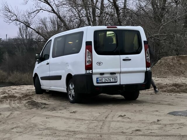 Білий Тойота Авенсіс, об'ємом двигуна 2 л та пробігом 244 тис. км за 7800 $, фото 3 на Automoto.ua