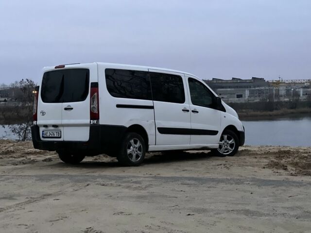 Білий Тойота Авенсіс, об'ємом двигуна 2 л та пробігом 244 тис. км за 7800 $, фото 6 на Automoto.ua