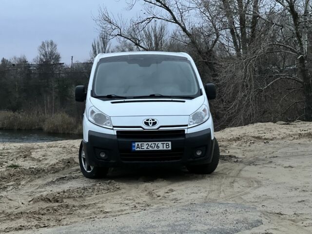 Білий Тойота Авенсіс, об'ємом двигуна 2 л та пробігом 244 тис. км за 7800 $, фото 1 на Automoto.ua