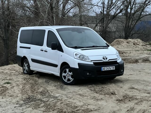 Білий Тойота Авенсіс, об'ємом двигуна 2 л та пробігом 244 тис. км за 7800 $, фото 2 на Automoto.ua