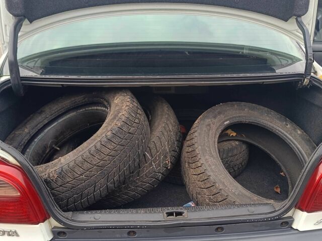 Белый Тойота Авенсис, объемом двигателя 2 л и пробегом 399 тыс. км за 3800 $, фото 12 на Automoto.ua