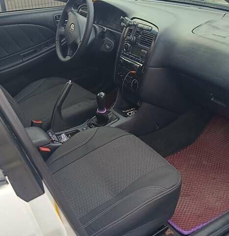 Белый Тойота Авенсис, объемом двигателя 2 л и пробегом 550 тыс. км за 3800 $, фото 14 на Automoto.ua