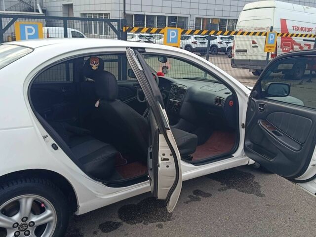 Белый Тойота Авенсис, объемом двигателя 2 л и пробегом 399 тыс. км за 3800 $, фото 6 на Automoto.ua