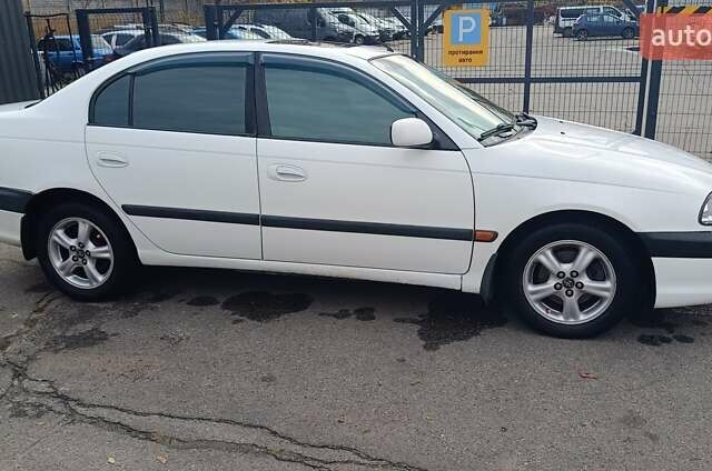 Белый Тойота Авенсис, объемом двигателя 2 л и пробегом 550 тыс. км за 3800 $, фото 1 на Automoto.ua
