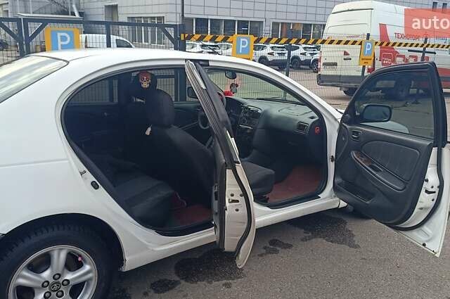 Белый Тойота Авенсис, объемом двигателя 2 л и пробегом 550 тыс. км за 3800 $, фото 3 на Automoto.ua